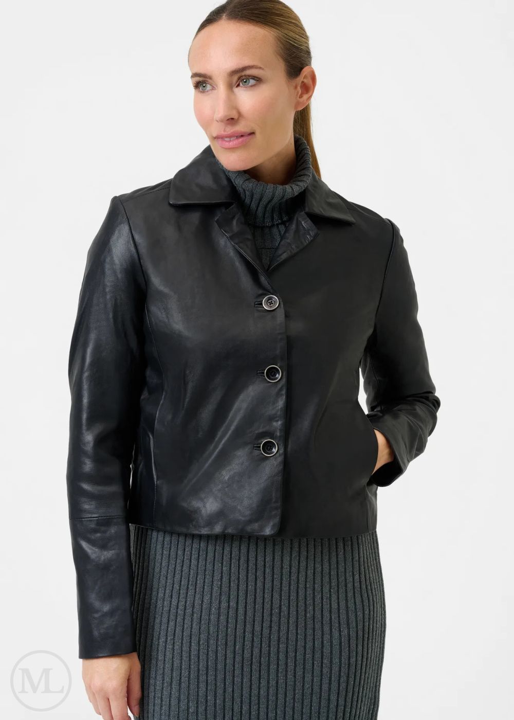 Avienne - Women's Nappa Cropped Black Leather Blazer with Notched Collar